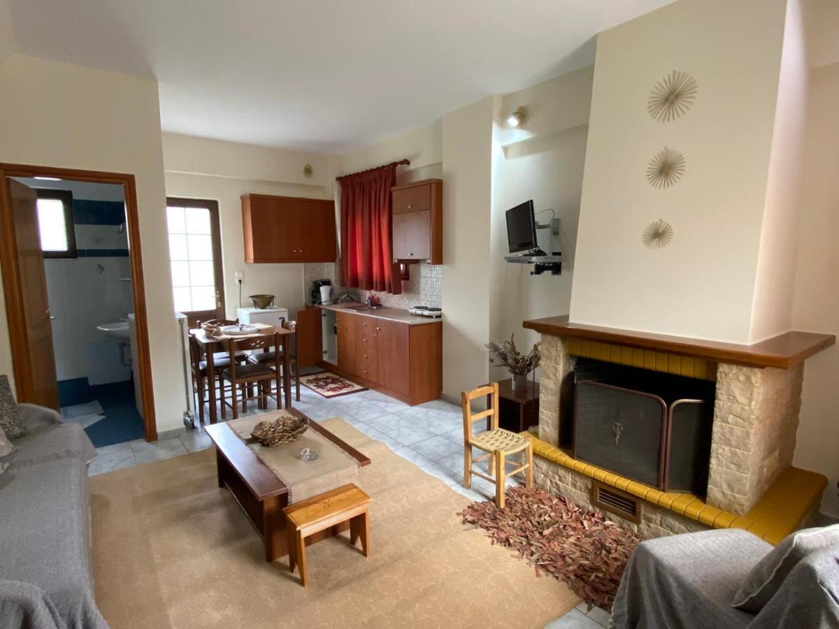 Artemis Mezonetes Apartamento Kalavryta Exterior foto