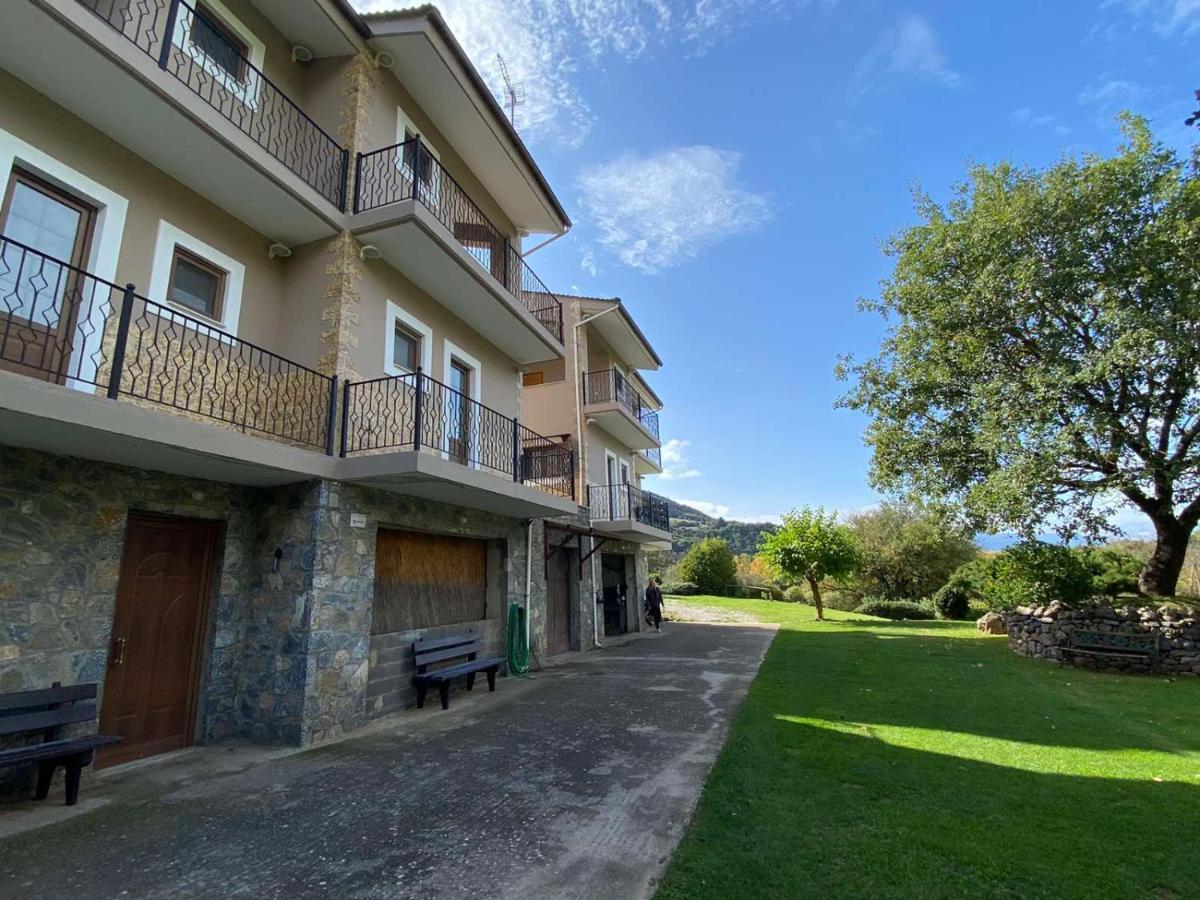 Artemis Mezonetes Apartamento Kalavryta Exterior foto