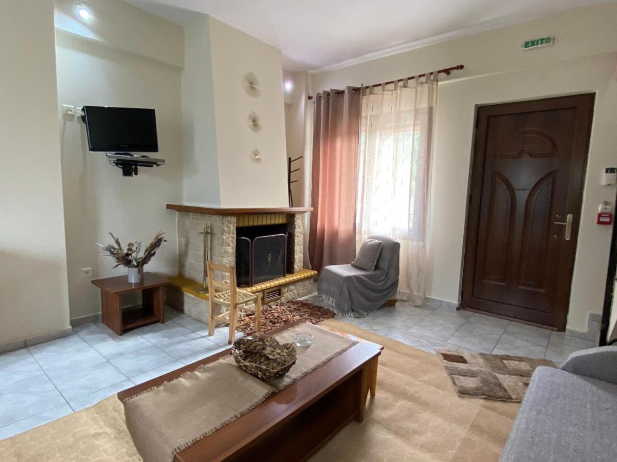 Artemis Mezonetes Apartamento Kalavryta Exterior foto